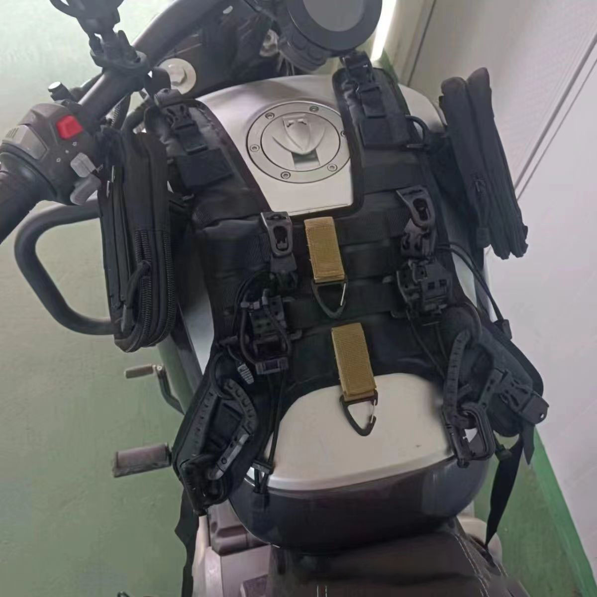 Universal Fuel Tank Vest Set R - Motorcycle Gear Backpack 리뷰 및 가격
